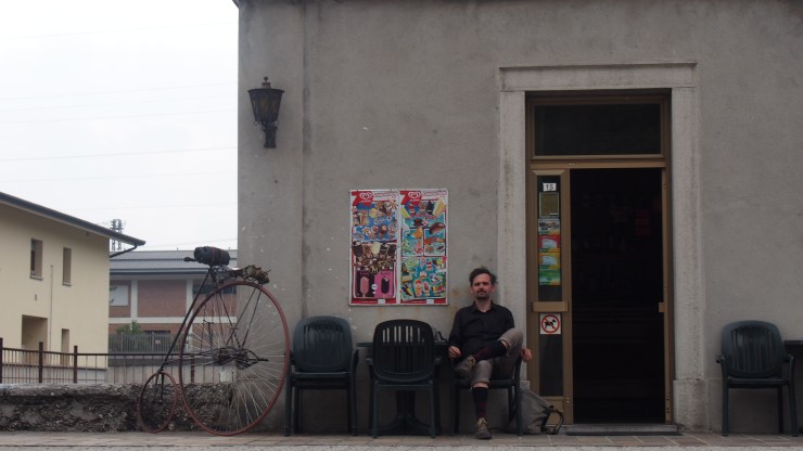 Warten auf den Zug heim.