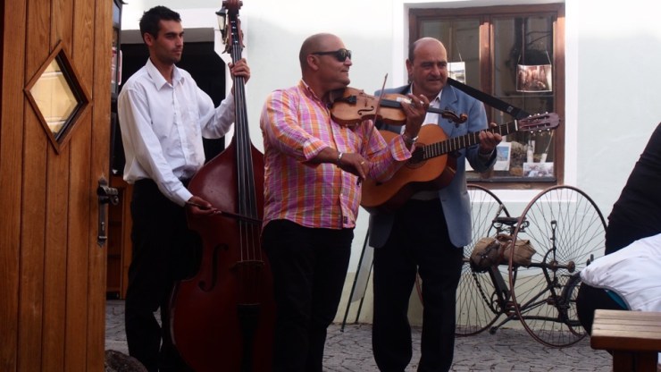 Musikalische Begleitung beim alten Presshaus in Dürnstein.